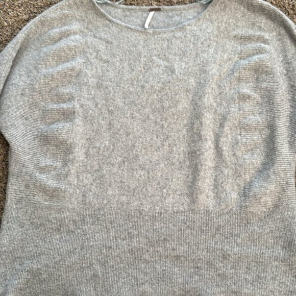 Free People Small Gray Cashmere Sweater - Picture 4 of 10